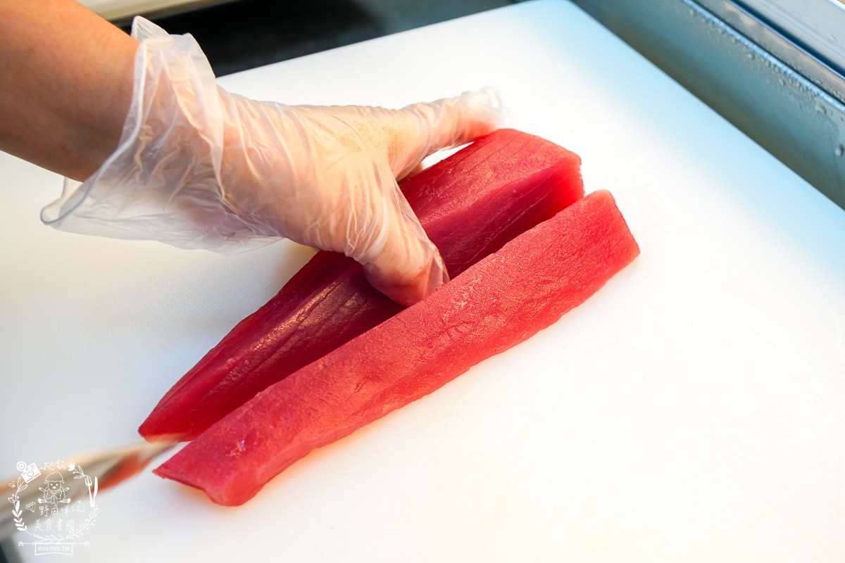 高雄平價生魚片推薦[三川生魚片專賣店]隱藏在文山特區的平價生魚片/200元可以生魚片自由搭配！