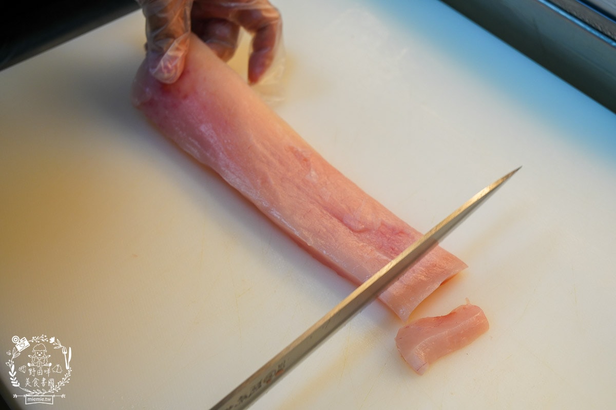 高雄平價生魚片推薦[三川生魚片專賣店]隱藏在文山特區的平價生魚片/200元可以生魚片自由搭配！