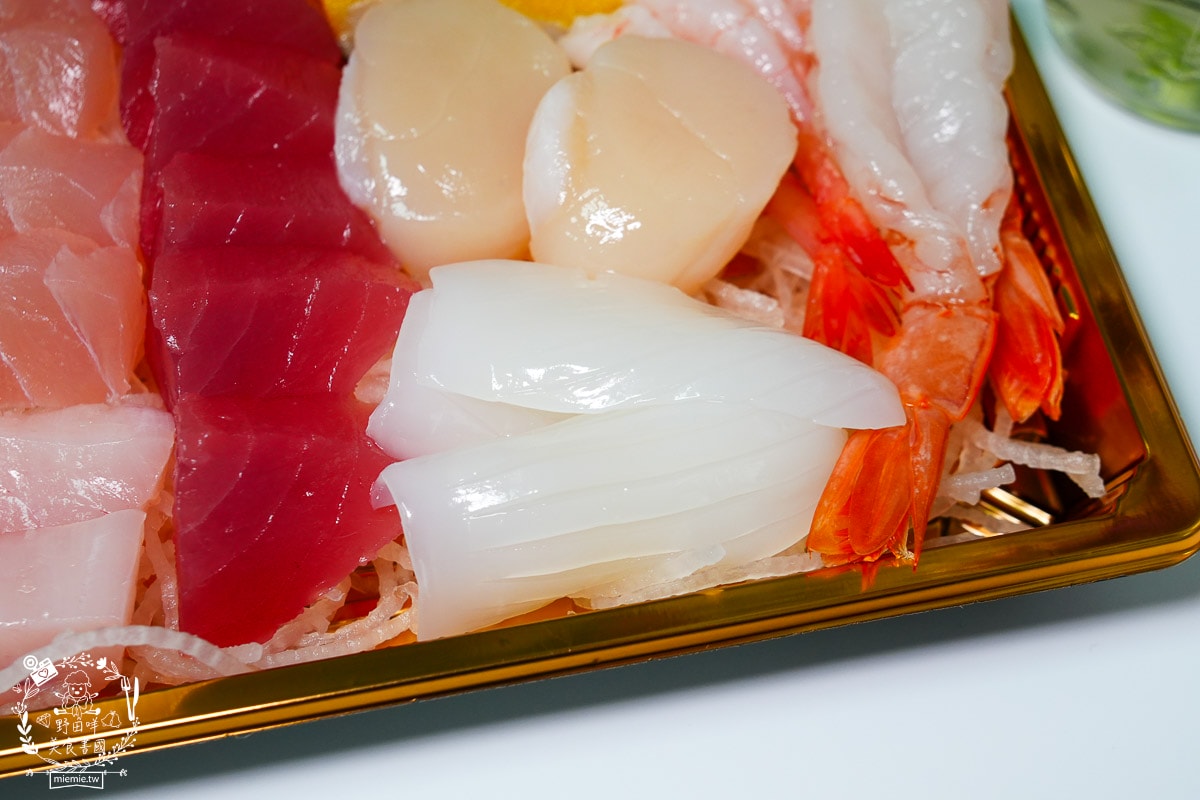 高雄平價生魚片推薦[三川生魚片專賣店]隱藏在文山特區的平價生魚片/200元可以生魚片自由搭配！