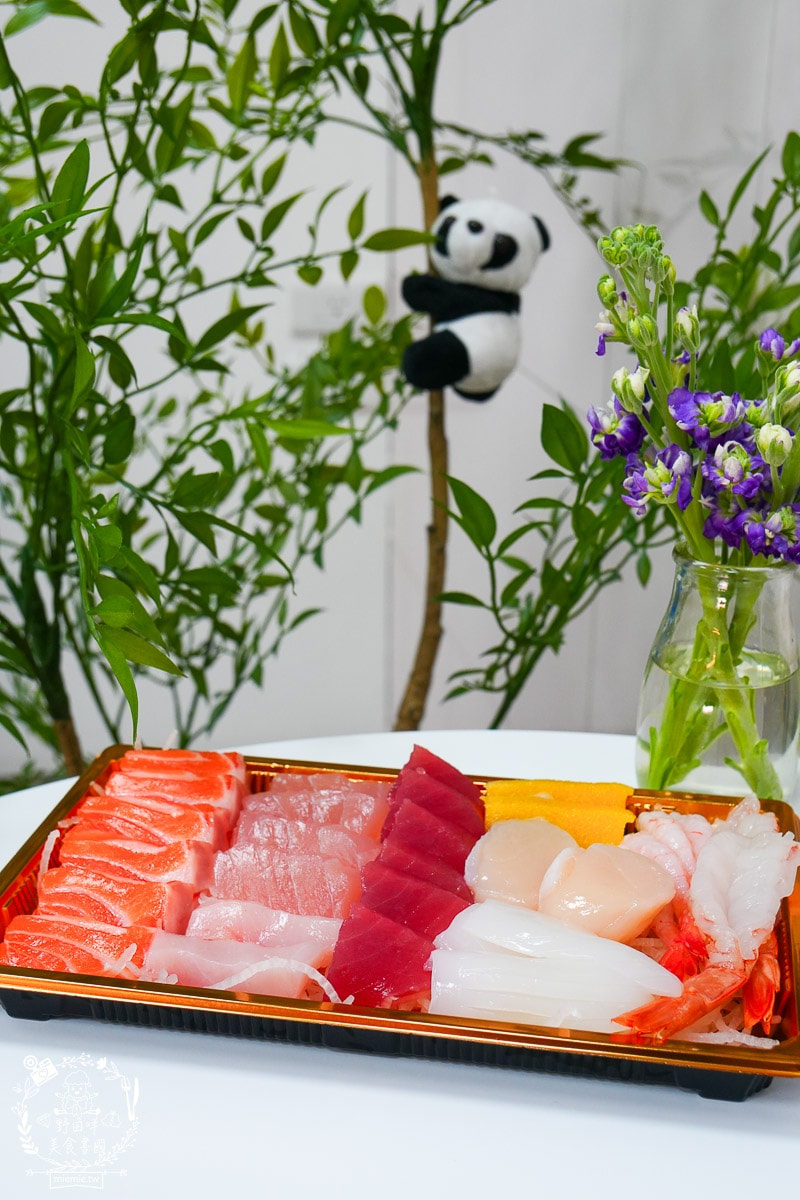 高雄平價生魚片推薦[三川生魚片專賣店]隱藏在文山特區的平價生魚片/200元可以生魚片自由搭配！