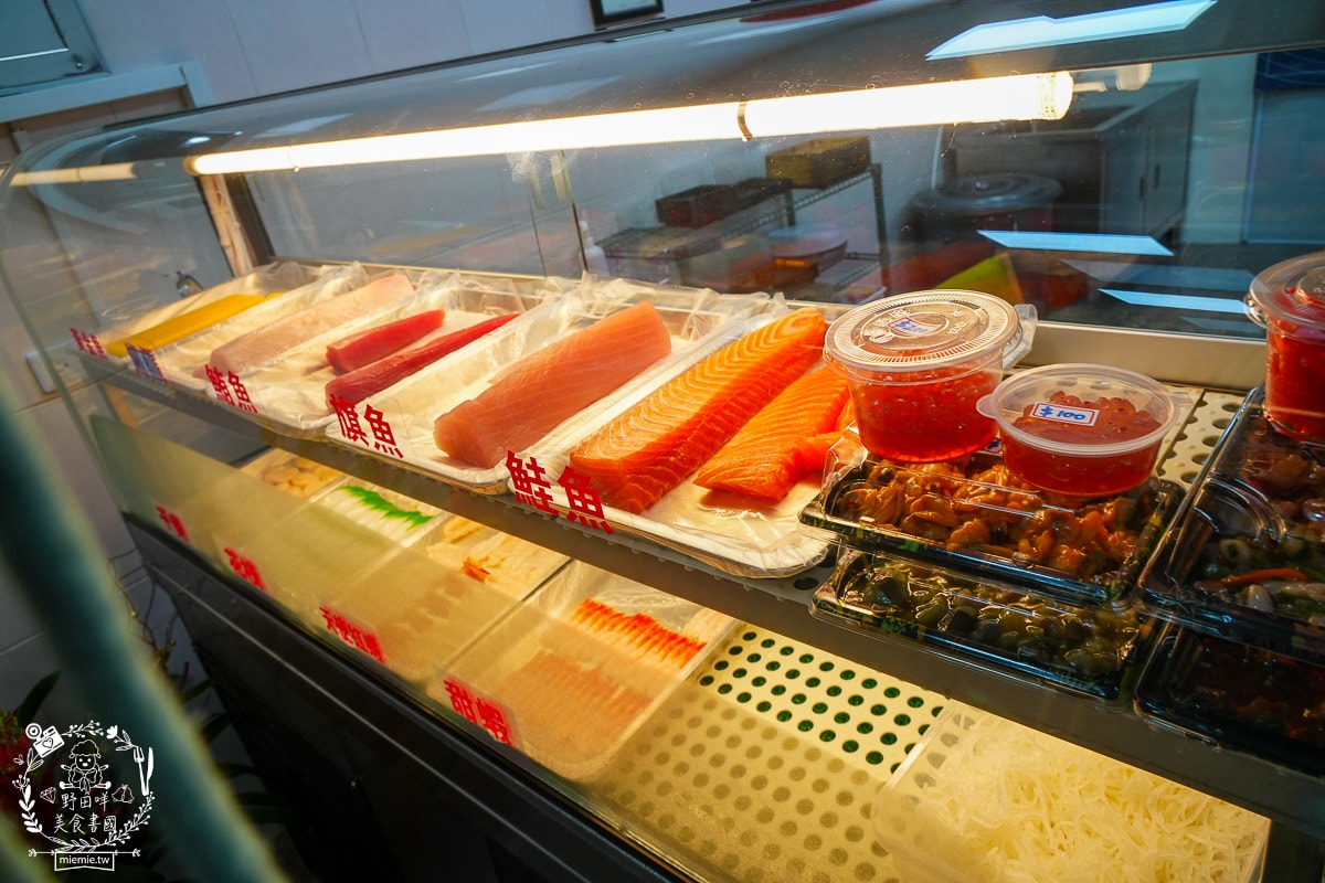 高雄平價生魚片推薦[三川生魚片專賣店]隱藏在文山特區的平價生魚片/200元可以生魚片自由搭配！
