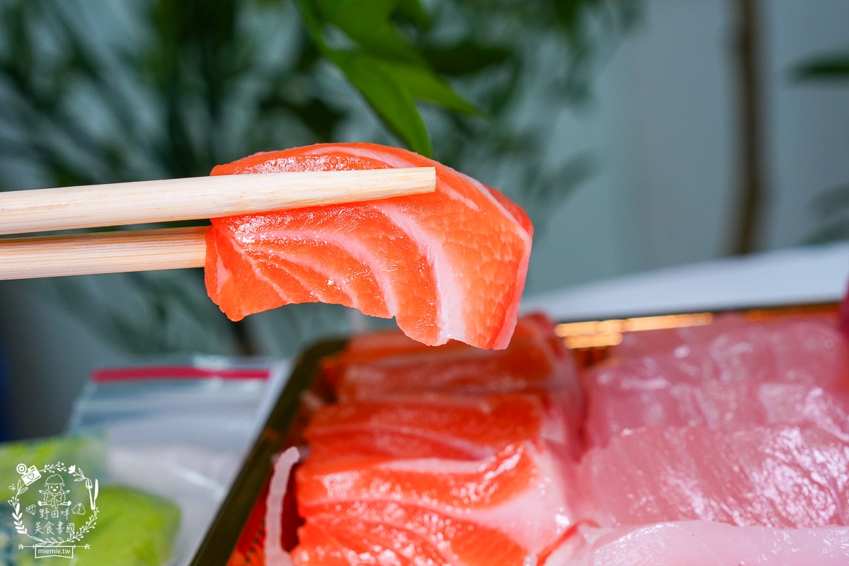 高雄平價生魚片推薦[三川生魚片專賣店]隱藏在文山特區的平價生魚片/200元可以生魚片自由搭配！