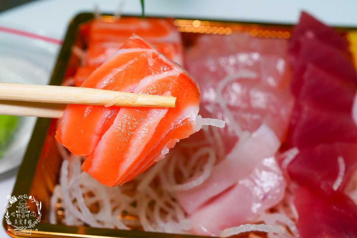 高雄平價生魚片推薦[三川生魚片專賣店]隱藏在文山特區的平價生魚片/200元可以生魚片自由搭配！