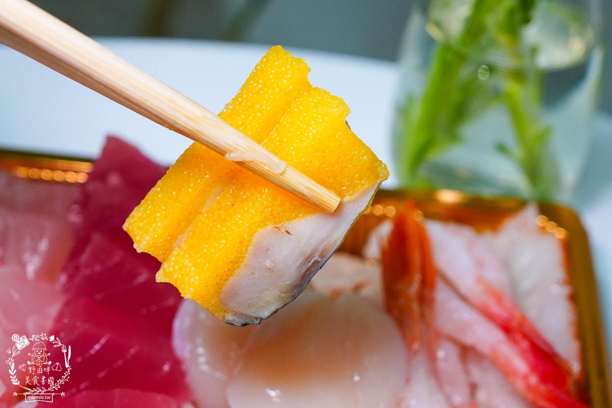 高雄平價生魚片推薦[三川生魚片專賣店]隱藏在文山特區的平價生魚片/200元可以生魚片自由搭配！