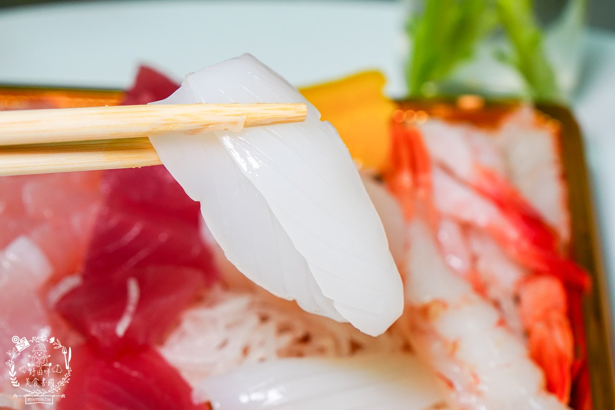 高雄平價生魚片推薦[三川生魚片專賣店]隱藏在文山特區的平價生魚片/200元可以生魚片自由搭配！