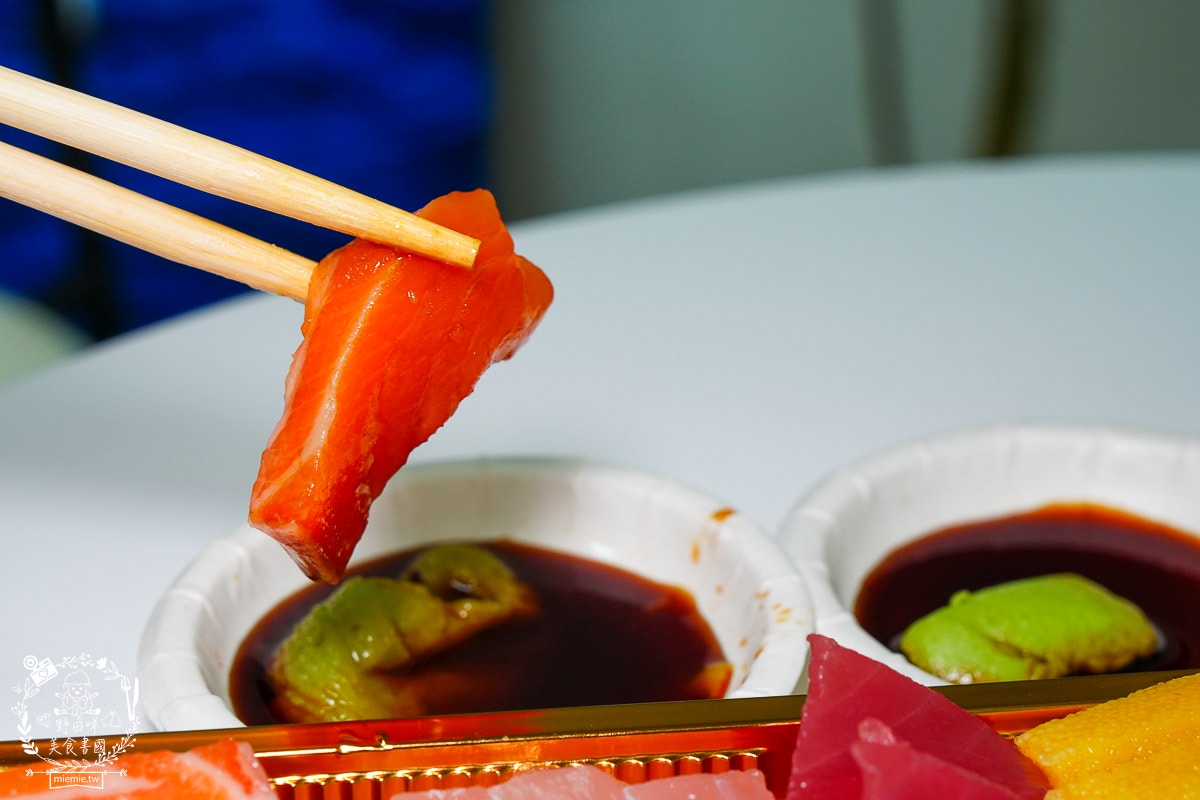 高雄平價生魚片推薦[三川生魚片專賣店]隱藏在文山特區的平價生魚片/200元可以生魚片自由搭配！