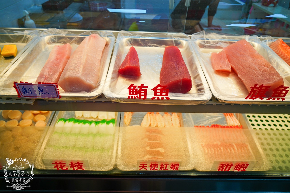 高雄平價生魚片推薦[三川生魚片專賣店]隱藏在文山特區的平價生魚片/200元可以生魚片自由搭配！