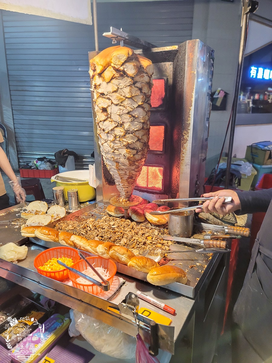 高雄鳳山夜市推薦[鳳山海洋夜市]週四必吃香酥豆腐、沙威瑪、割包、原住民烤肉