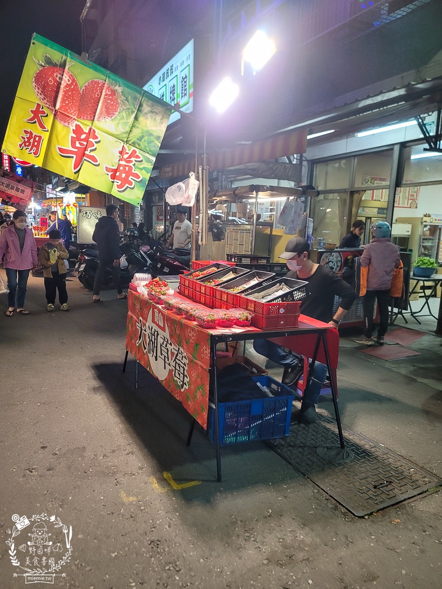 高雄鳳山夜市推薦[鳳山海洋夜市]週四必吃香酥豆腐、沙威瑪、割包、原住民烤肉