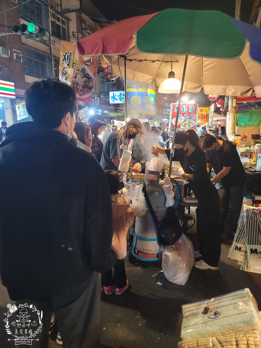 高雄鳳山夜市推薦[鳳山海洋夜市]週四必吃香酥豆腐、沙威瑪、割包、原住民烤肉