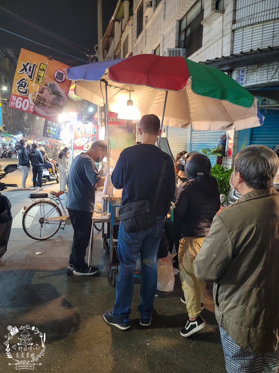 高雄鳳山夜市推薦[鳳山海洋夜市]週四必吃香酥豆腐、沙威瑪、割包、原住民烤肉