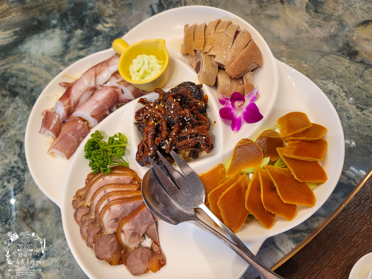 福華大飯店江南春烤鴨套餐桌菜料理|一萬六的桌菜料理開箱品嚐！經典江浙菜+脆皮烤鴨人氣必點！