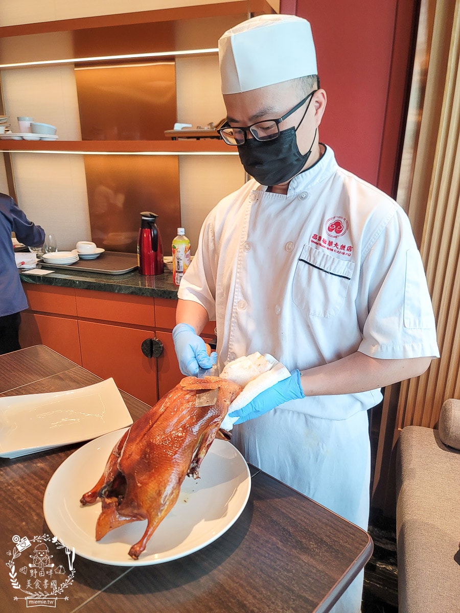 福華大飯店江南春烤鴨套餐桌菜料理|一萬六的桌菜料理開箱品嚐！經典江浙菜+脆皮烤鴨人氣必點！