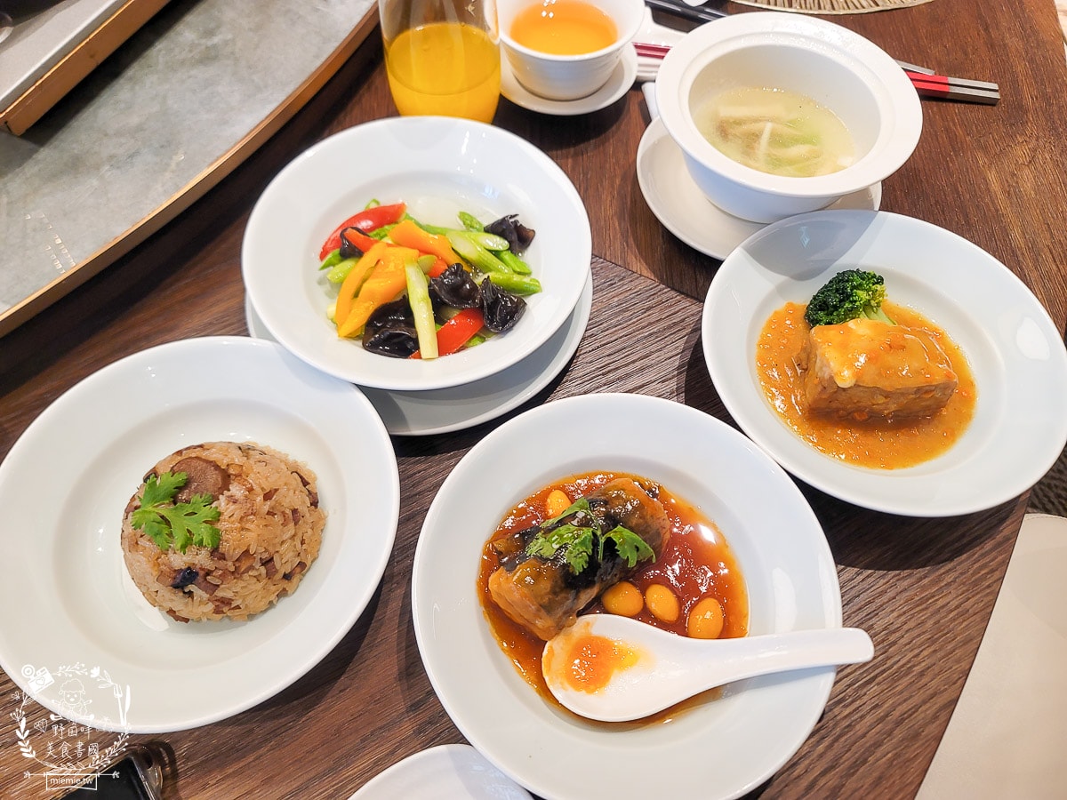 福華大飯店江南春烤鴨套餐桌菜料理|一萬六的桌菜料理開箱品嚐！經典江浙菜+脆皮烤鴨人氣必點！