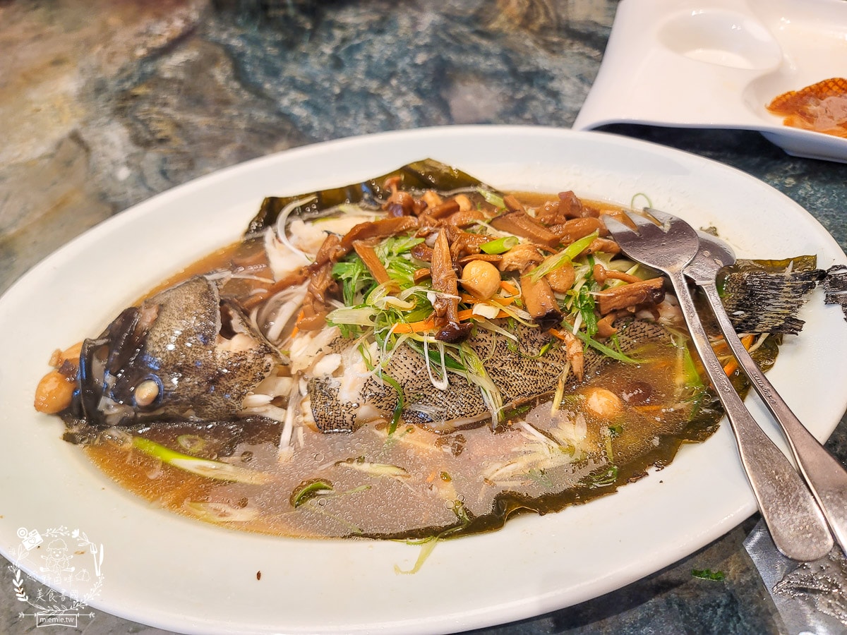 福華大飯店江南春烤鴨套餐桌菜料理|一萬六的桌菜料理開箱品嚐！經典江浙菜+脆皮烤鴨人氣必點！