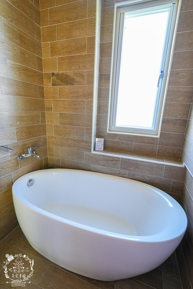 禾旅宿Ho Hostel 墾丁夢幻島｜恆春色彩斑斕的繽紛民宿！豪華陽台房還有夢幻玻璃球可以賞星光？