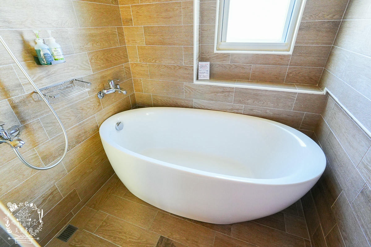 禾旅宿Ho Hostel 墾丁夢幻島｜恆春色彩斑斕的繽紛民宿！豪華陽台房還有夢幻玻璃球可以賞星光？