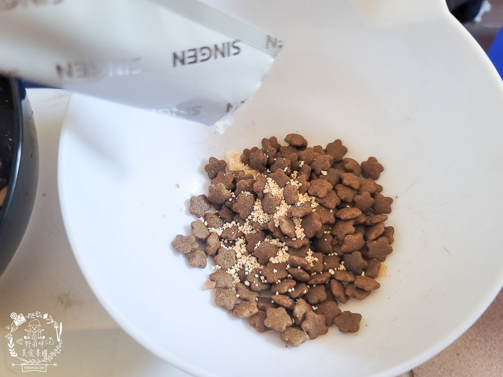 信元發育寶貓用鮮嫩三品與餉味舞食低敏無麩質凍乾(牛/鴨/雞)貓糧|適口性極佳的凍乾貓糧