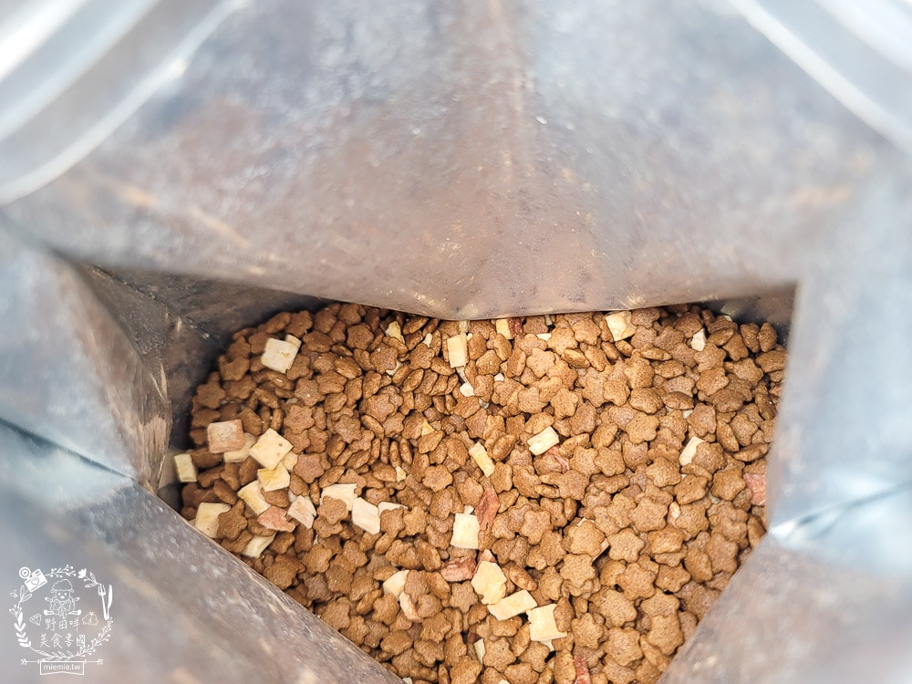 信元發育寶貓用鮮嫩三品與餉味舞食低敏無麩質凍乾(牛/鴨/雞)貓糧|適口性極佳的凍乾貓糧