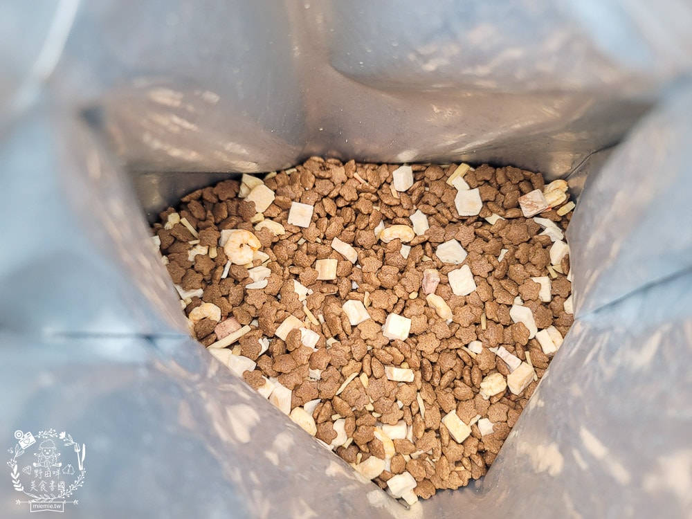 信元發育寶貓用鮮嫩三品與餉味舞食低敏無麩質凍乾(牛/鴨/雞)貓糧|適口性極佳的凍乾貓糧