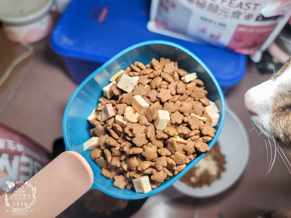 信元發育寶貓用鮮嫩三品與餉味舞食低敏無麩質凍乾(牛/鴨/雞)貓糧|適口性極佳的凍乾貓糧