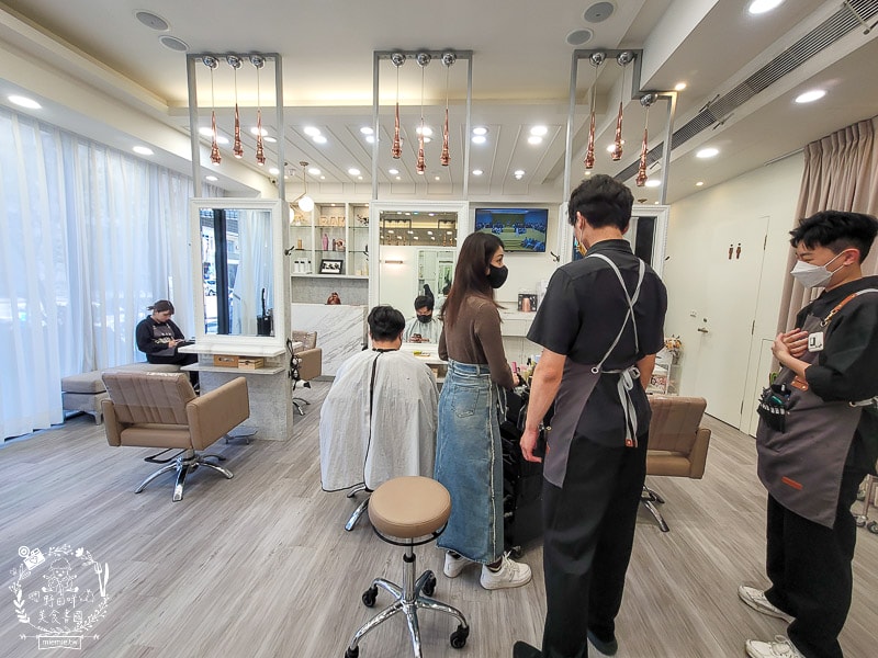 高雄美髮推薦RAM美髮沙龍達菲設計師｜被超多人稱讚的浪漫層次波紋捲與楓糖班比色