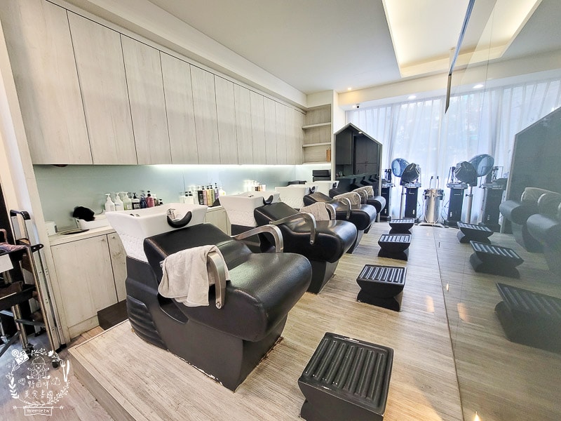 高雄美髮推薦RAM美髮沙龍達菲設計師｜被超多人稱讚的浪漫層次波紋捲與楓糖班比色