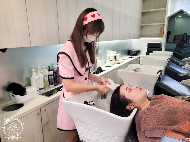 高雄美髮推薦RAM美髮沙龍達菲設計師｜被超多人稱讚的浪漫層次波紋捲與楓糖班比色