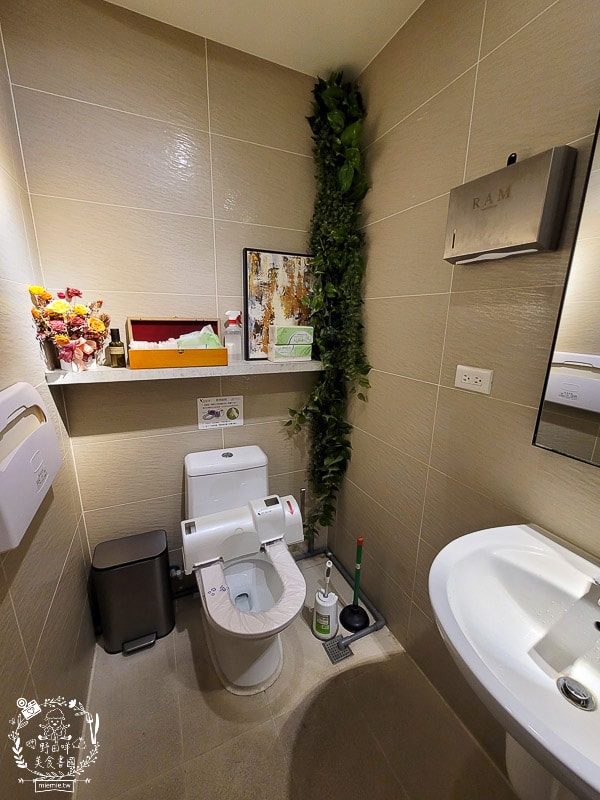 高雄美髮推薦RAM美髮沙龍達菲設計師｜被超多人稱讚的浪漫層次波紋捲與楓糖班比色