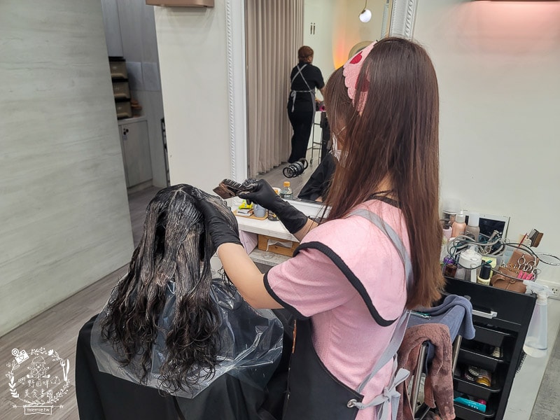 高雄美髮推薦RAM美髮沙龍達菲設計師｜被超多人稱讚的浪漫層次波紋捲與楓糖班比色