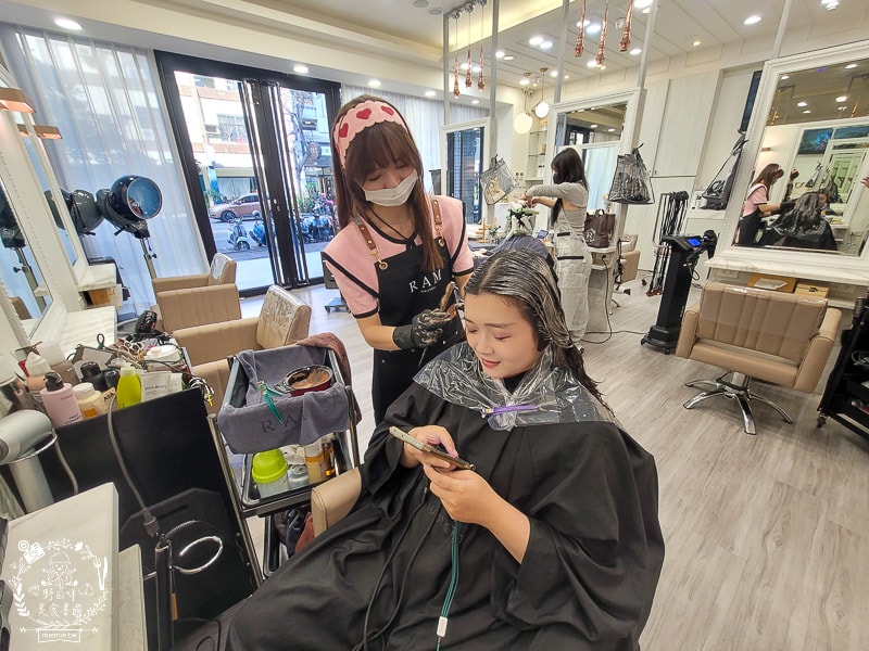 高雄美髮推薦RAM美髮沙龍達菲設計師｜被超多人稱讚的浪漫層次波紋捲與楓糖班比色