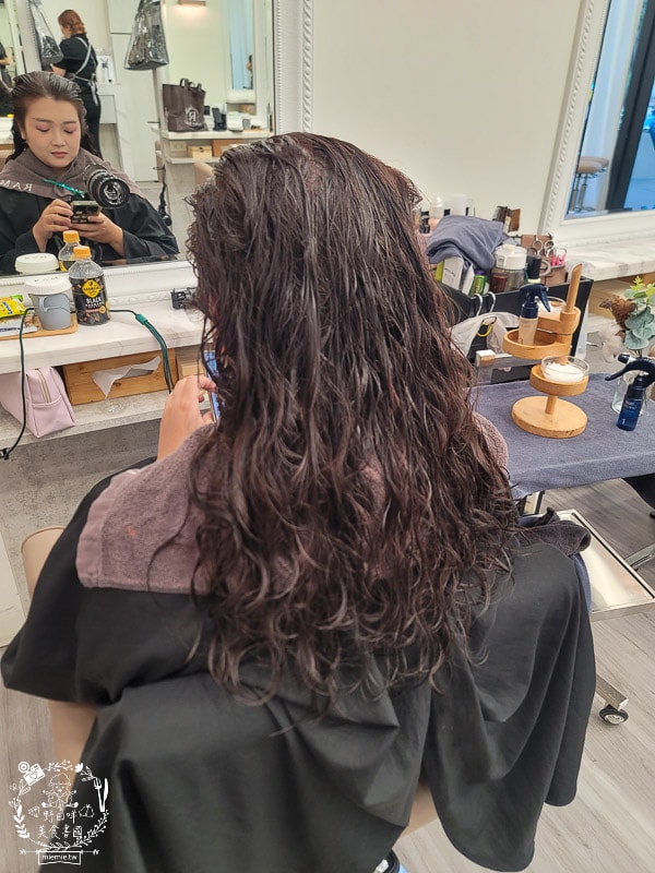 高雄美髮推薦RAM美髮沙龍達菲設計師｜被超多人稱讚的浪漫層次波紋捲與楓糖班比色