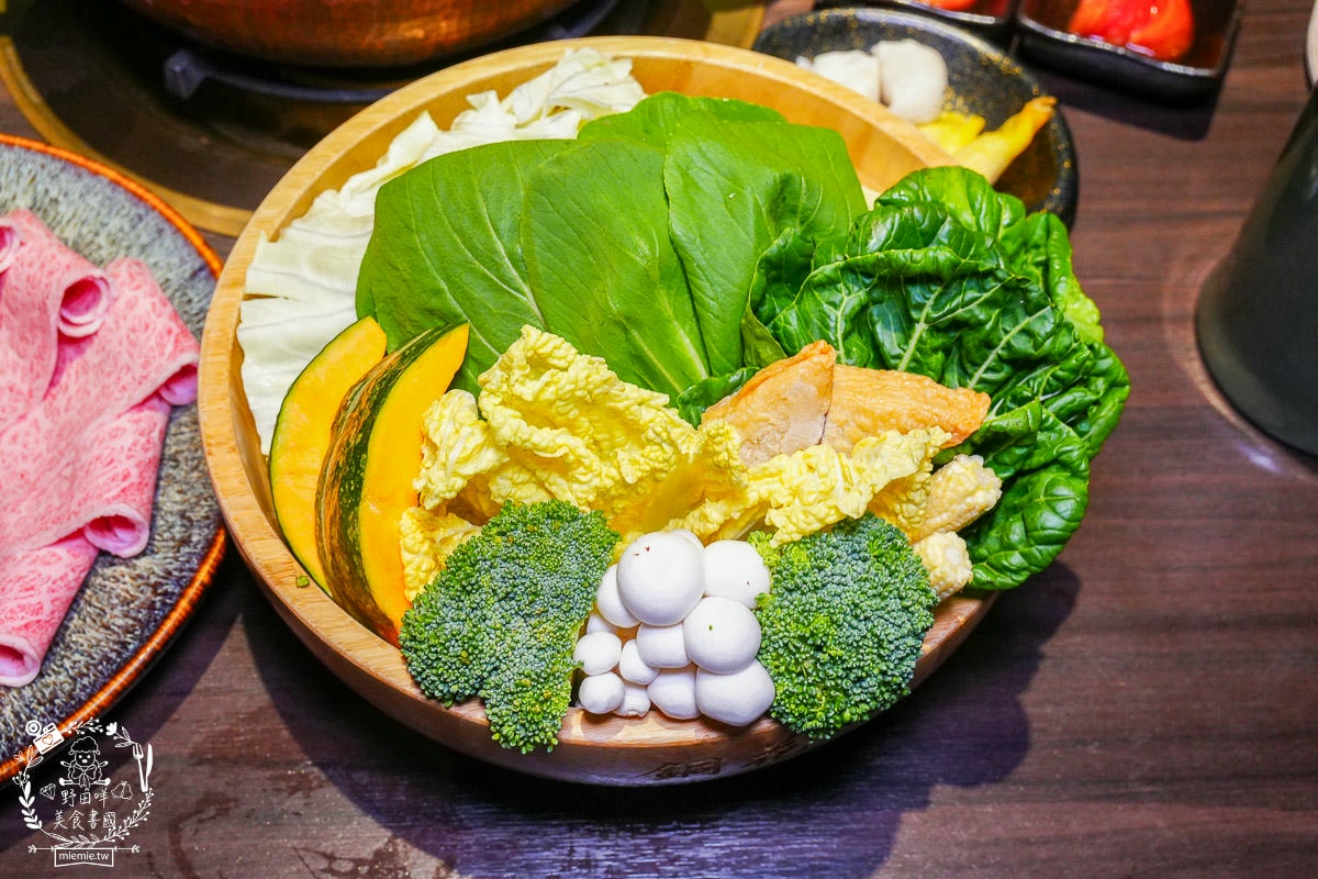 高雄精緻火鍋推薦!銅花涮涮鍋-超豐盛的海陸套餐!專人服務好享受!高雄生日餐廳推薦! - 第24張圖 高雄精緻火鍋推薦!銅花涮涮鍋-超豐盛的海陸套餐!專人服務好享受!高雄生日餐廳推薦!