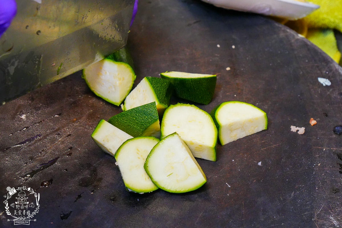 雄喝呷鹹酥鷄|高雄隱藏在鼎中路的超有料鹽酥雞！滿額送可口可樂或原萃！三民鹹酥雞推薦！