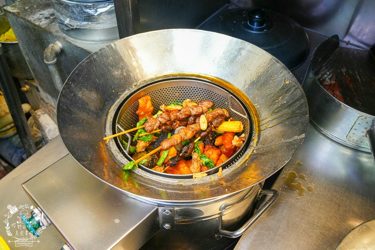 雄喝呷鹹酥鷄|高雄隱藏在鼎中路的超有料鹽酥雞！滿額送可口可樂或原萃！三民鹹酥雞推薦！