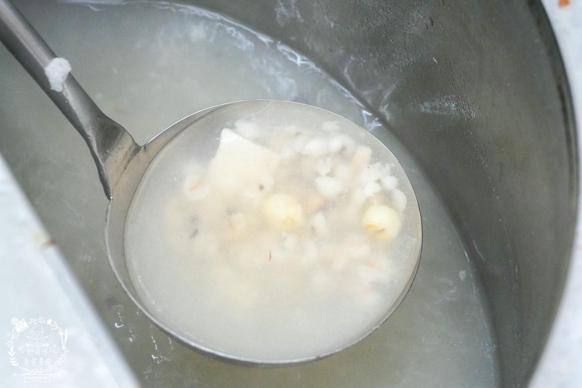 鳳山肉圓四神湯油飯推薦[初肉圓]超平價的鳳山美食！肉圓油飯人氣必點！四神湯料超級多？