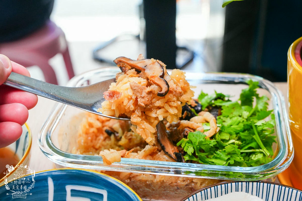 鳳山肉圓四神湯油飯推薦[初肉圓]超平價的鳳山美食！肉圓油飯人氣必點！四神湯料超級多？
