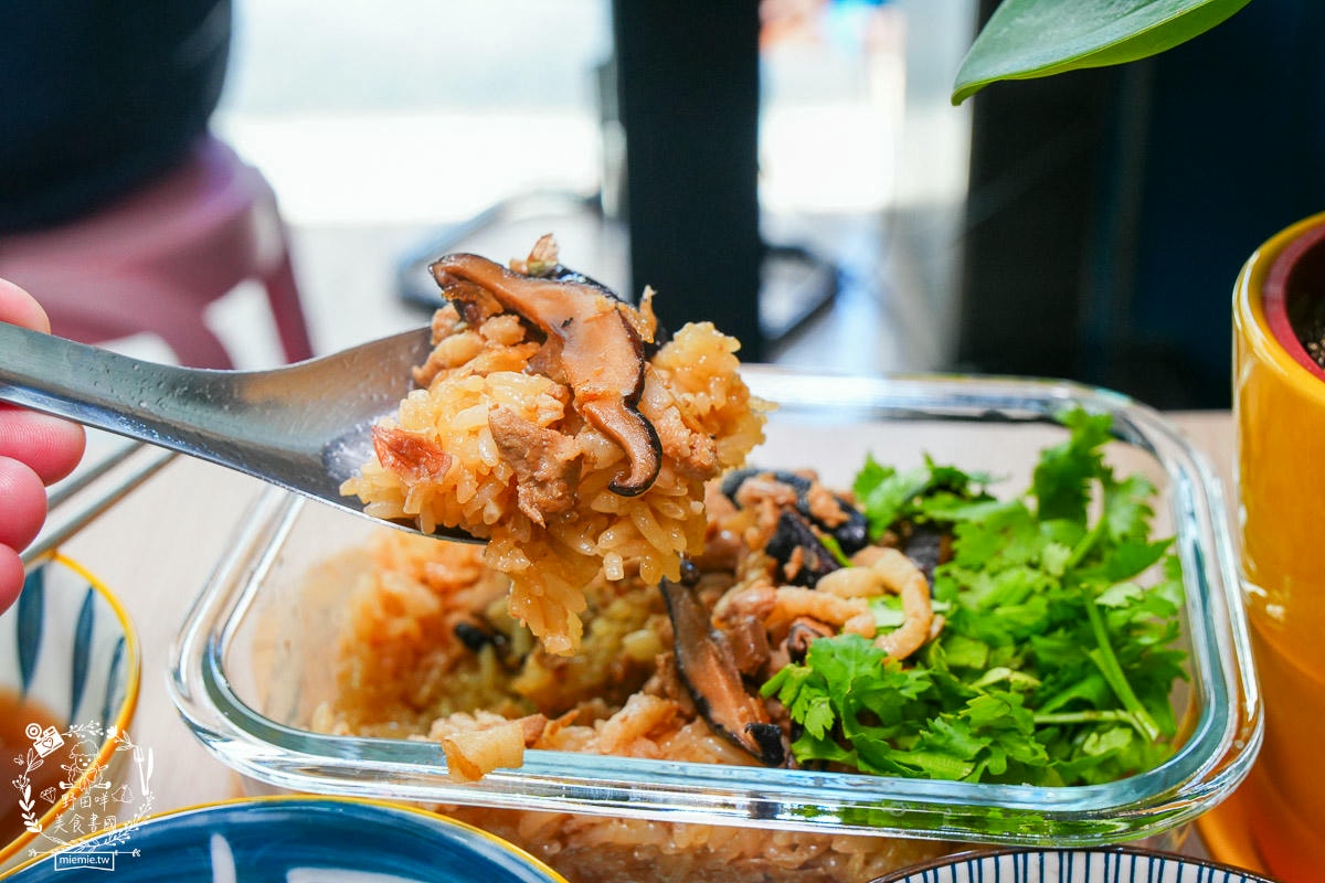 鳳山肉圓四神湯油飯推薦[初肉圓]超平價的鳳山美食！肉圓油飯人氣必點！四神湯料超級多？