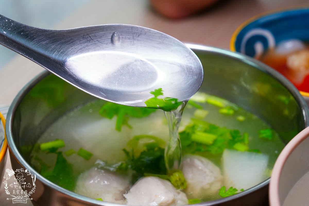 鳳山肉圓四神湯油飯推薦[初肉圓]超平價的鳳山美食！肉圓油飯人氣必點！四神湯料超級多？