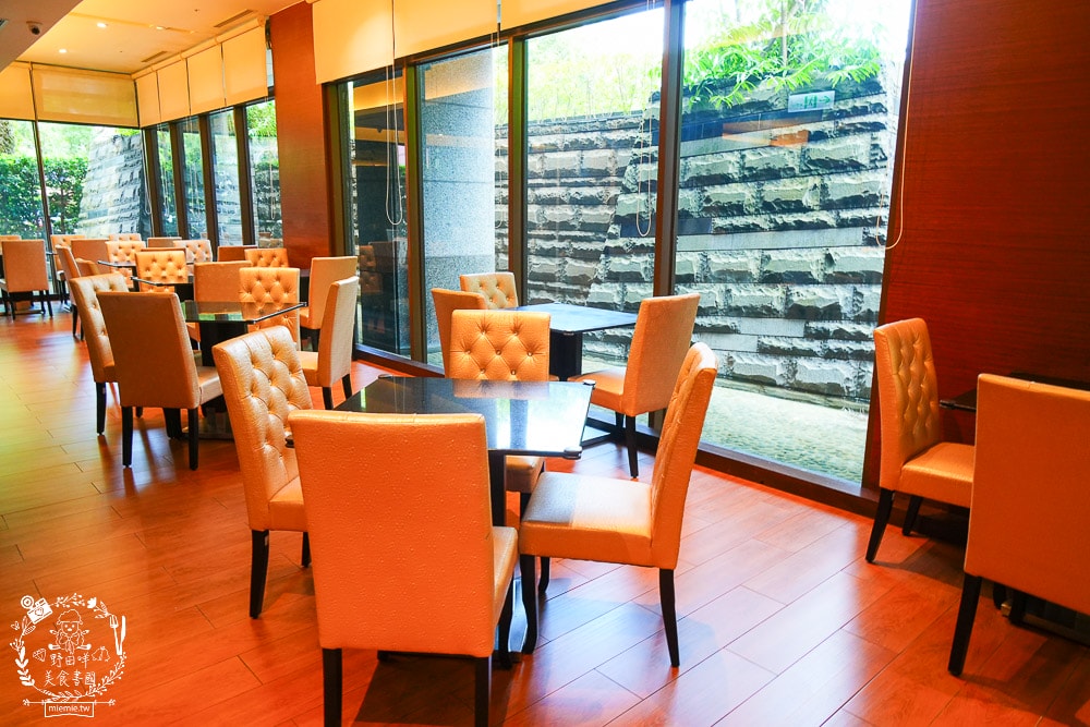 長榮鳳凰酒店(礁溪)鳳凰飴號 | 邀請制行政酒廊下午茶飲品調酒無限供應！凡符合獲邀入席資格之房客即可免費入座鳳凰飴號享用輕食、咖啡、調酒。