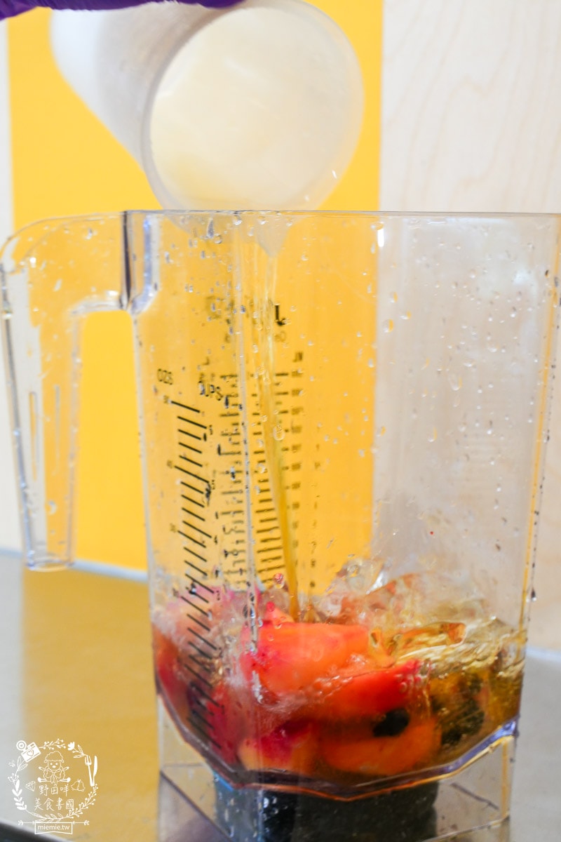 nanafru 娜娜福果優茶飲專賣｜超繽紛的果優人氣必喝！生椰喝起來居然毫無違和感？水果美式超清爽又香甜！