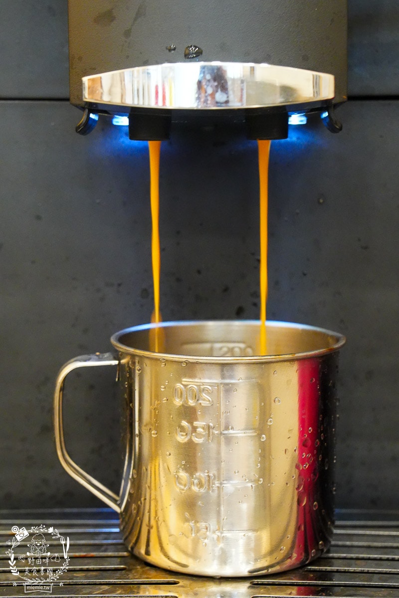 nanafru 娜娜福果優茶飲專賣｜超繽紛的果優人氣必喝！生椰喝起來居然毫無違和感？水果美式超清爽又香甜！