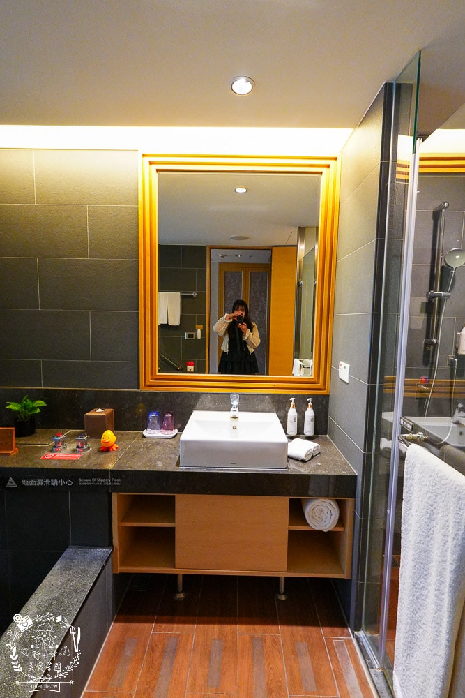 長榮鳳凰酒店(礁溪)一泊二食開箱|礁溪超強的溫泉飯店!桂冠自助餐松葉蟹腳吃到飽!鳳凰飴號下午茶甜點跟酒品無限供應! - 第21張圖