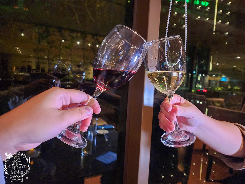 長榮鳳凰酒店(礁溪)鳳凰飴號 | 邀請制行政酒廊下午茶飲品調酒無限供應!凡符合獲邀入席資格之房客即可免費入座鳳凰飴號享用輕食、咖啡、調酒。 - 第39張圖