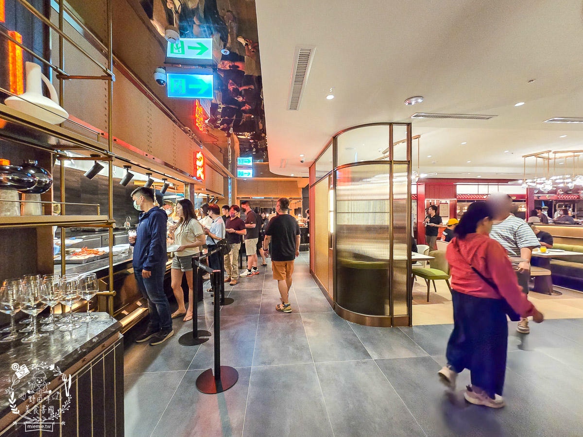 全台最難訂位自助餐廳|島語高雄自助餐吃到飽|松葉蟹、生蠔、鮭魚卵、干貝海膽、宜蘭烤鴨等200品項無限吃到飽！