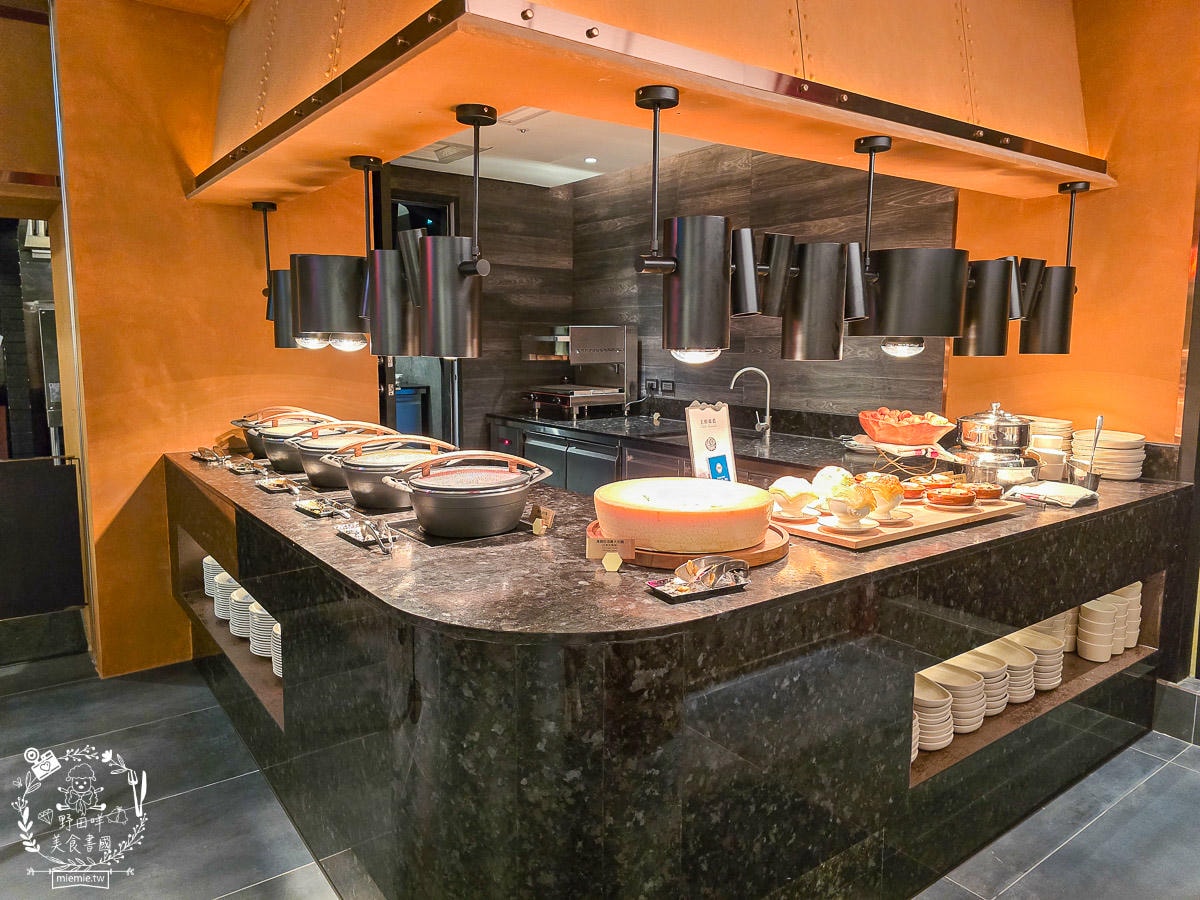 全台最難訂位自助餐廳|島語高雄自助餐吃到飽|松葉蟹、生蠔、鮭魚卵、干貝海膽、宜蘭烤鴨等200品項無限吃到飽！