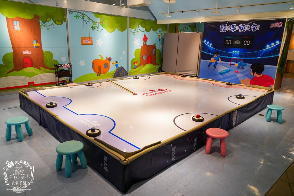 河堤商圈美食景點與社區隱藏小店推薦|平日也大客滿的餐館|超平價寬敞的兒童遊樂空間|超多款滑步車可以挑選|