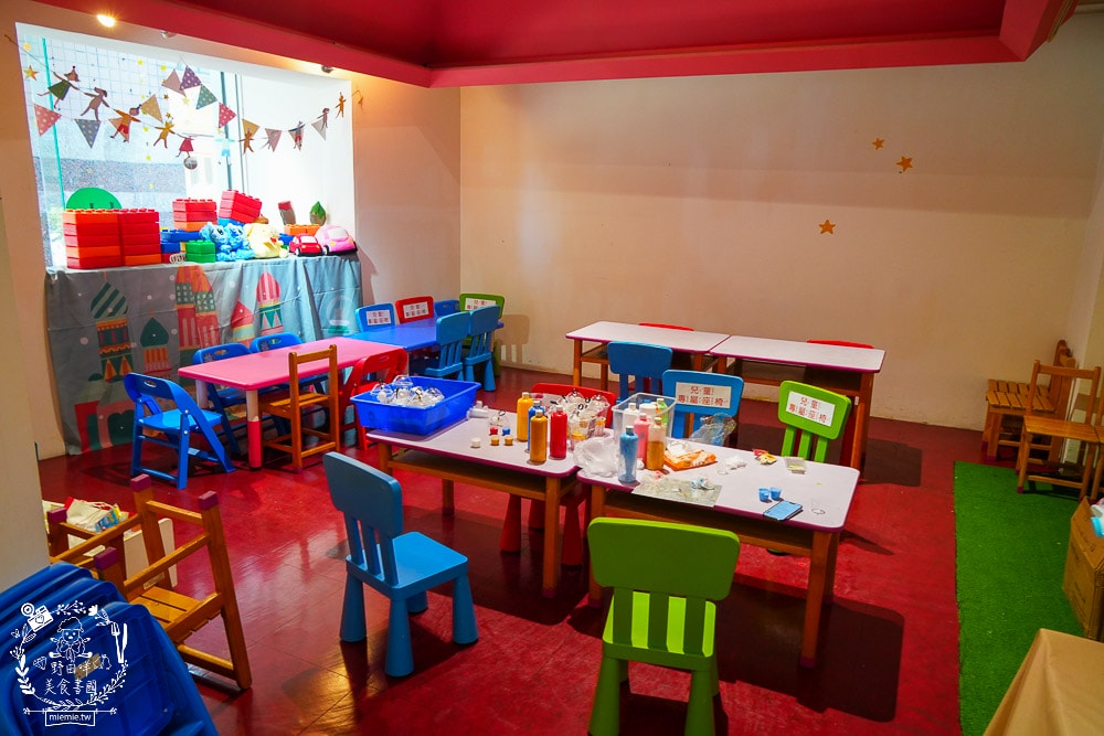 河堤商圈美食景點與社區隱藏小店推薦|平日也大客滿的餐館|超平價寬敞的兒童遊樂空間|超多款滑步車可以挑選|