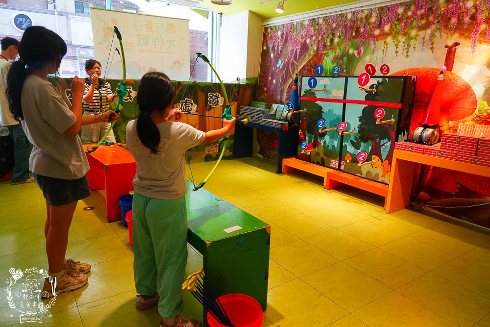 河堤商圈美食景點與社區隱藏小店推薦|平日也大客滿的餐館|超平價寬敞的兒童遊樂空間|超多款滑步車可以挑選|