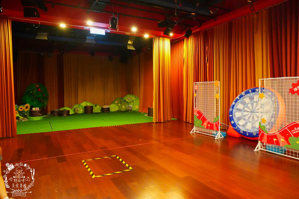 河堤商圈美食景點與社區隱藏小店推薦|平日也大客滿的餐館|超平價寬敞的兒童遊樂空間|超多款滑步車可以挑選|